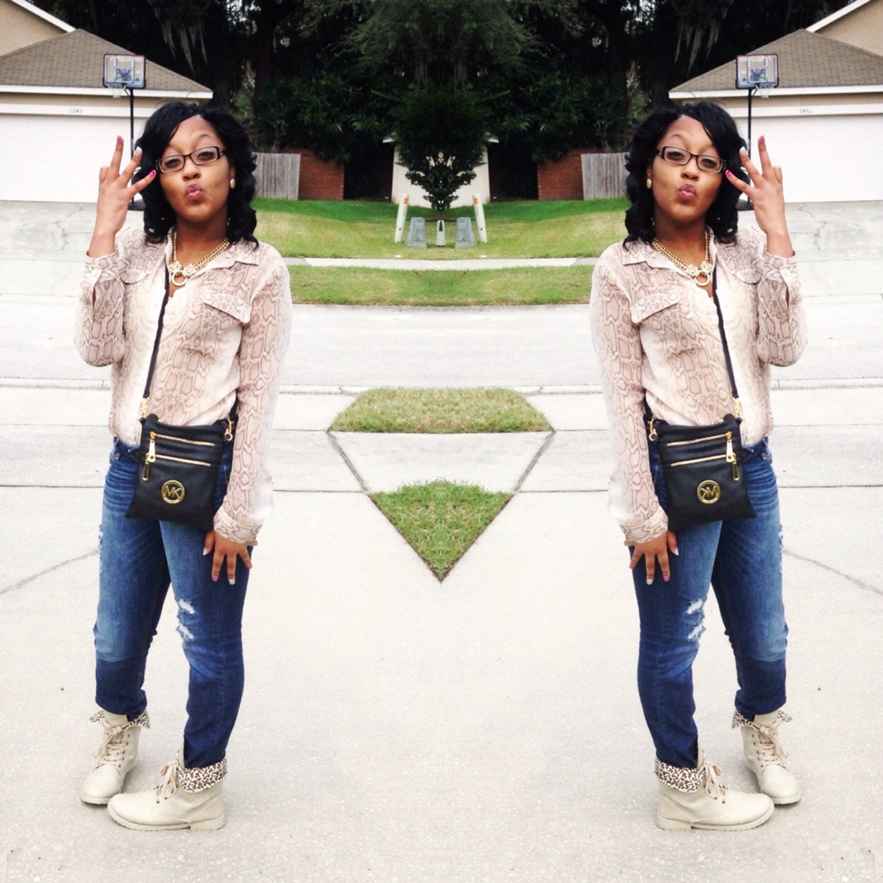 Instagram : bitch_imherr Kik : i_RunShit Faceebook : Ma'Nee Real'Rudee Brown these niggas cant handle my attitude