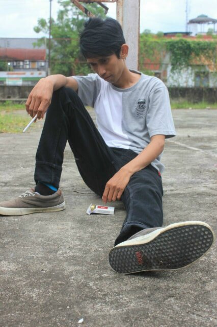 Kalau emank jodoh ngack akan kemana,,,nantii juga ketemu [d̲̅i̲̅] pelamiinaan ....tapii jadii tamu =))