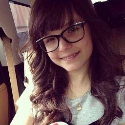 Sou atriz,cantora e modelo este é meu twitter oficial cuidado com os Fakes https://t.co/es3EANASXd