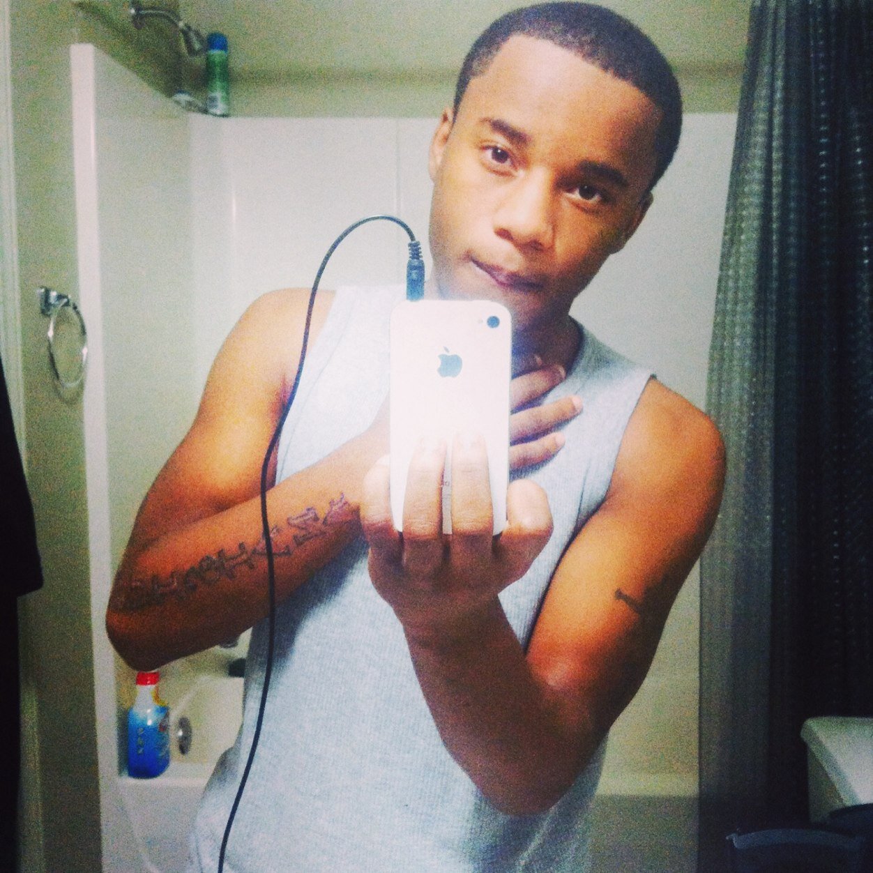 I'm a kewl person to talk with always going keep it a  100 with you and you follow me and I will follow you back and show your tweets some love....