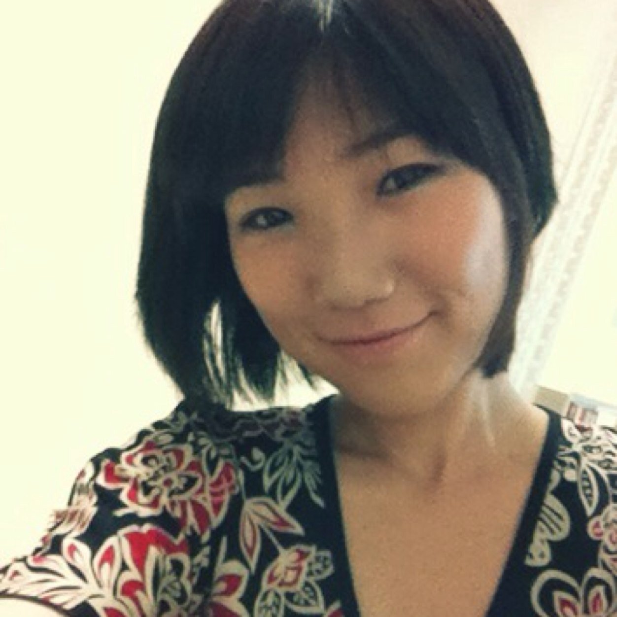 보고 싶어 많이 좋아해요. 더 많이 안아주고 싶어요. 사랑, 사랑 비슷한 걸 해요. 어쩌면 정말 사랑해요.