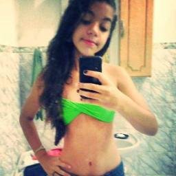 Fã: duas letras, um amor, uma razão, uma imensidão de sentimentos, loucuras, lágrimas, sorriso e vitórias! Soou da famila L.s tem Cao ? *-*