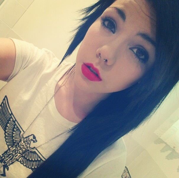 Dear girls that go tanning, it's called 'sunkissed' not 'dorito raped'.