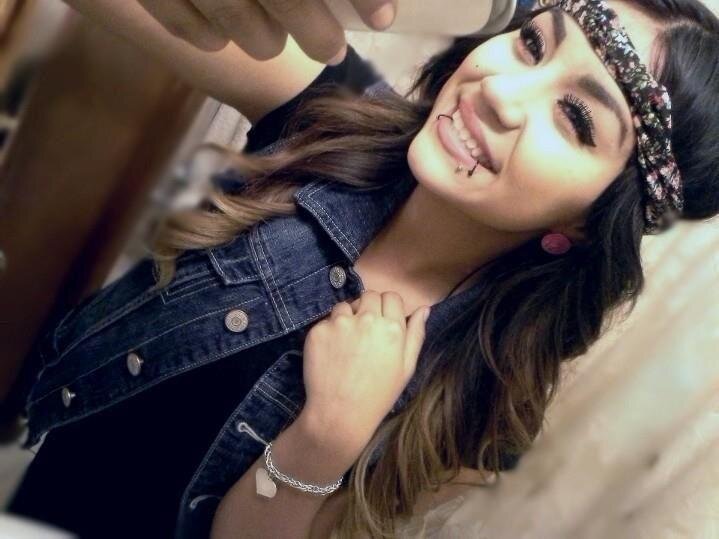 pop_kiK_0x's profile picture. The awkward moment when you show someone a picture of you on your phone and then they look at all of the other pictures without asking.