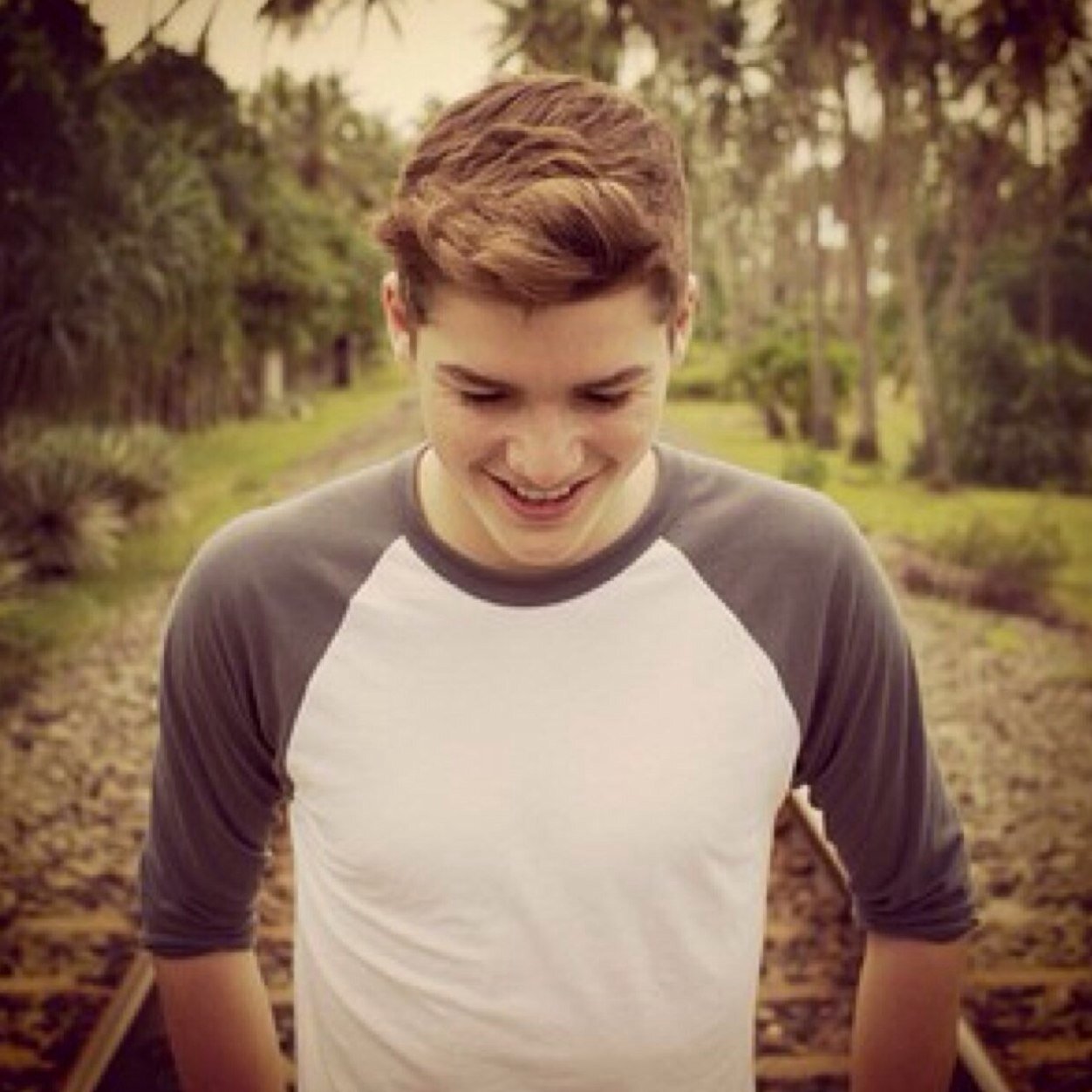 Ello! I'm Jack Harries, better known as Jack Jack the better chap. Finn is my twin. || Single ||