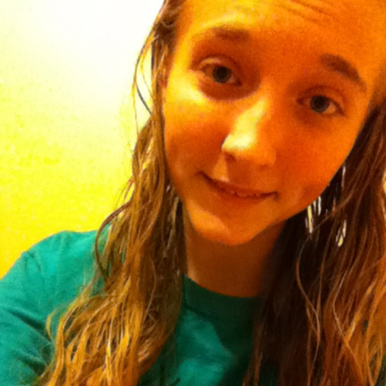 I'm a gleek, bradlinator, mahomie, and a cowgirl!(: I love food!(: ~HEADPHONES + MUSIC= LIFE~ I  my horse Roco!(: