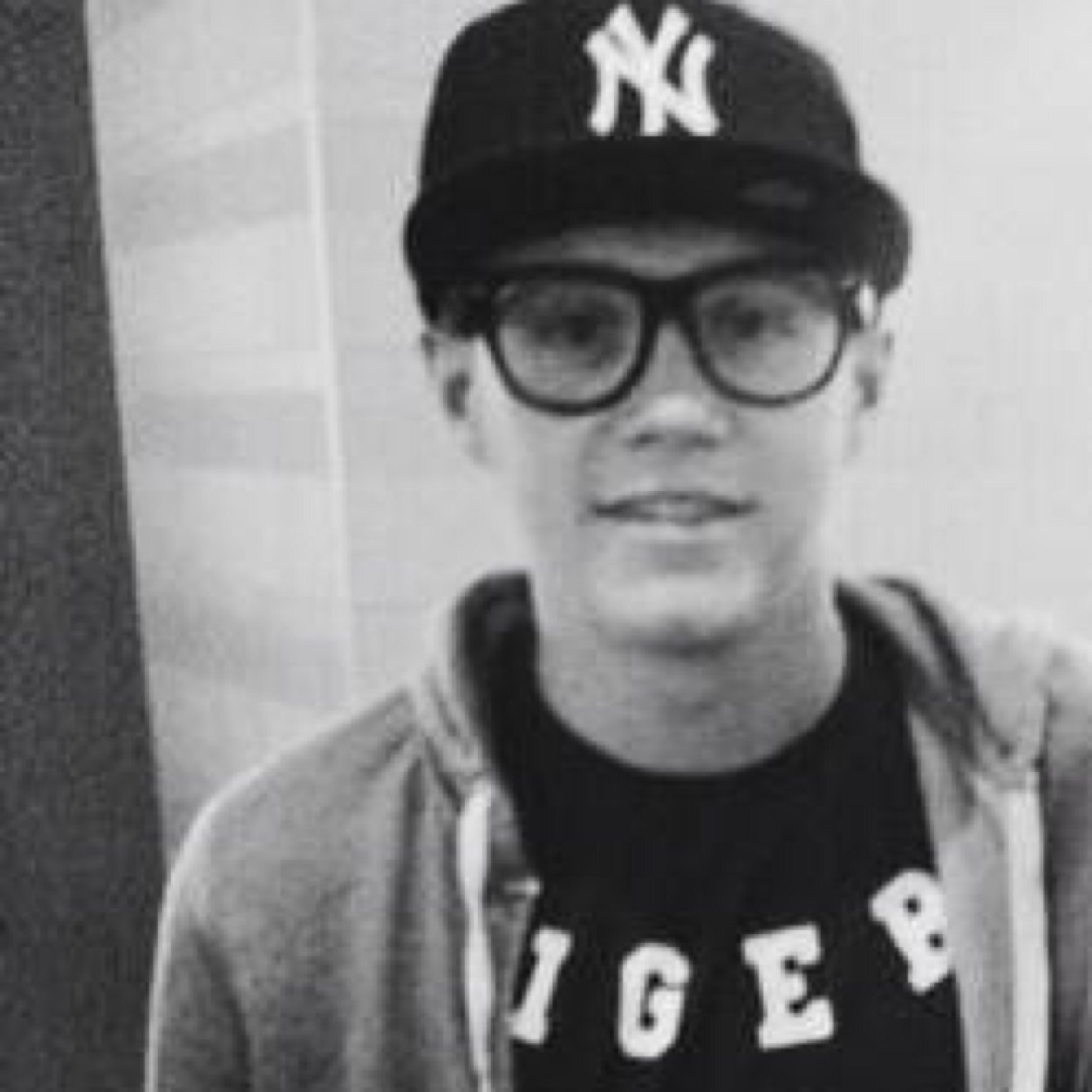My name's James, NOT Niall. K bye.