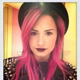 Soy Lovatic & Directioner! 

& los amo! :3  ♥

No Hay Comentarios Tontos Solo Tontos Que Comentan!!