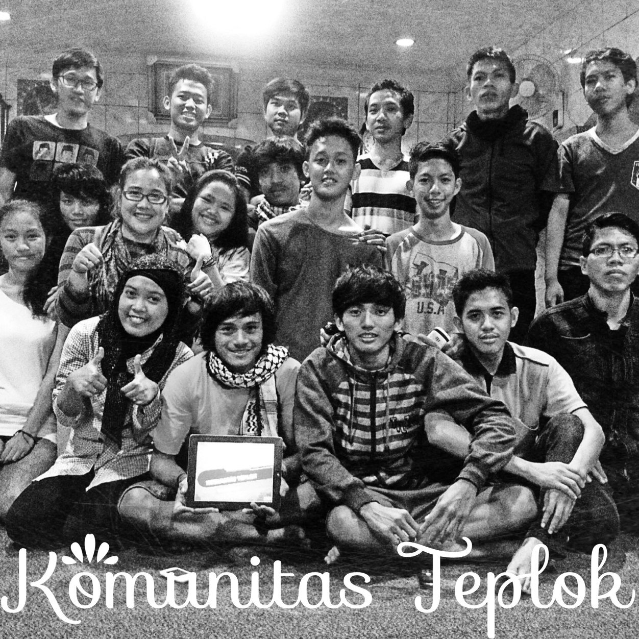 Memberikan bantuan moral & materil kepada anak-anak yang putus sekolah dan terhambat biaya u/ melanjutkan pedidikan formal. http://t.co/WbFn5Wn6Qc