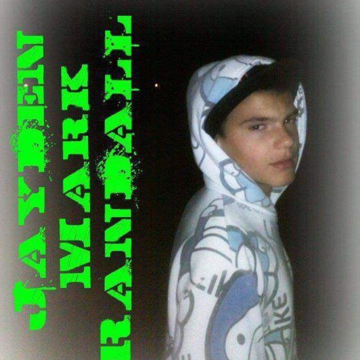 15, young, cowra for a town :'(, funny, cheerfull, QLD suporter, singer, just me!