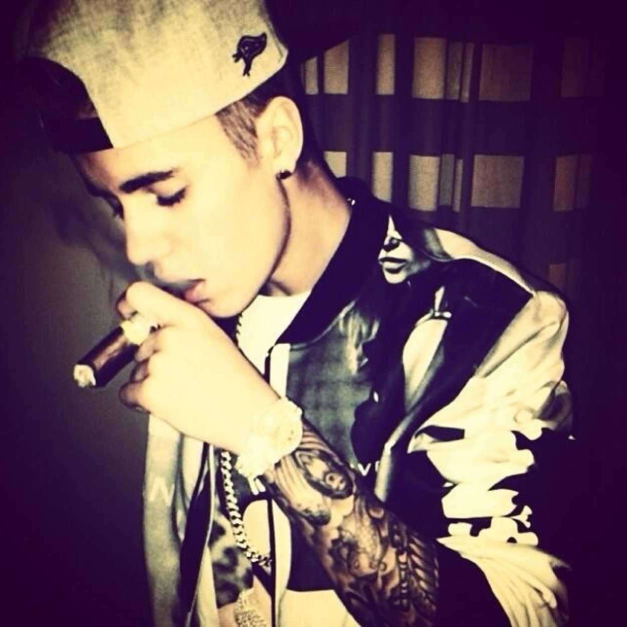 1 universe ~ 9 planets ~ 204 countries ~ 809 islands ~ 7 seas ~ 7 billion people ~ i fell in love with one boy @justinbieber ~ follow my babe @biebersextapes