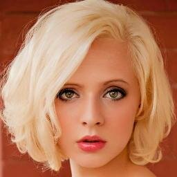สวัสดี ฉันคือ Madilyn Bailey เรียกว่า แมดดี้ ก็ได้  เป็นนักร้องโคฟเวอร์จากyoutube. มาคุยกับฉันสิ~ [ Real : @MadilynBailey ]  19.01.2014