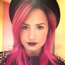 RIP Jenna† My idol says she doesn't like being called Demetria but putting twitter name as demetria lovato♥ I won't publish my fb,tumblr,etc.