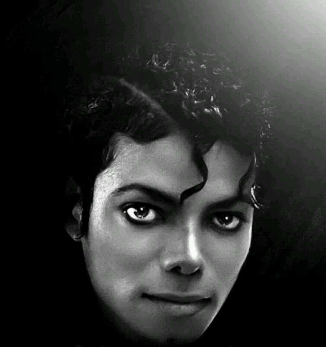 ⭐Full Time Moonwalker⭐Ask me any questions⭐ I will be honored to answer them likely⭐