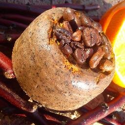 We make natural handmade soaps and cosmetics, with high quality ingredients, like vegetables, fruits, flowers, herbs, goat milk, pink clay, essential oils, etc.