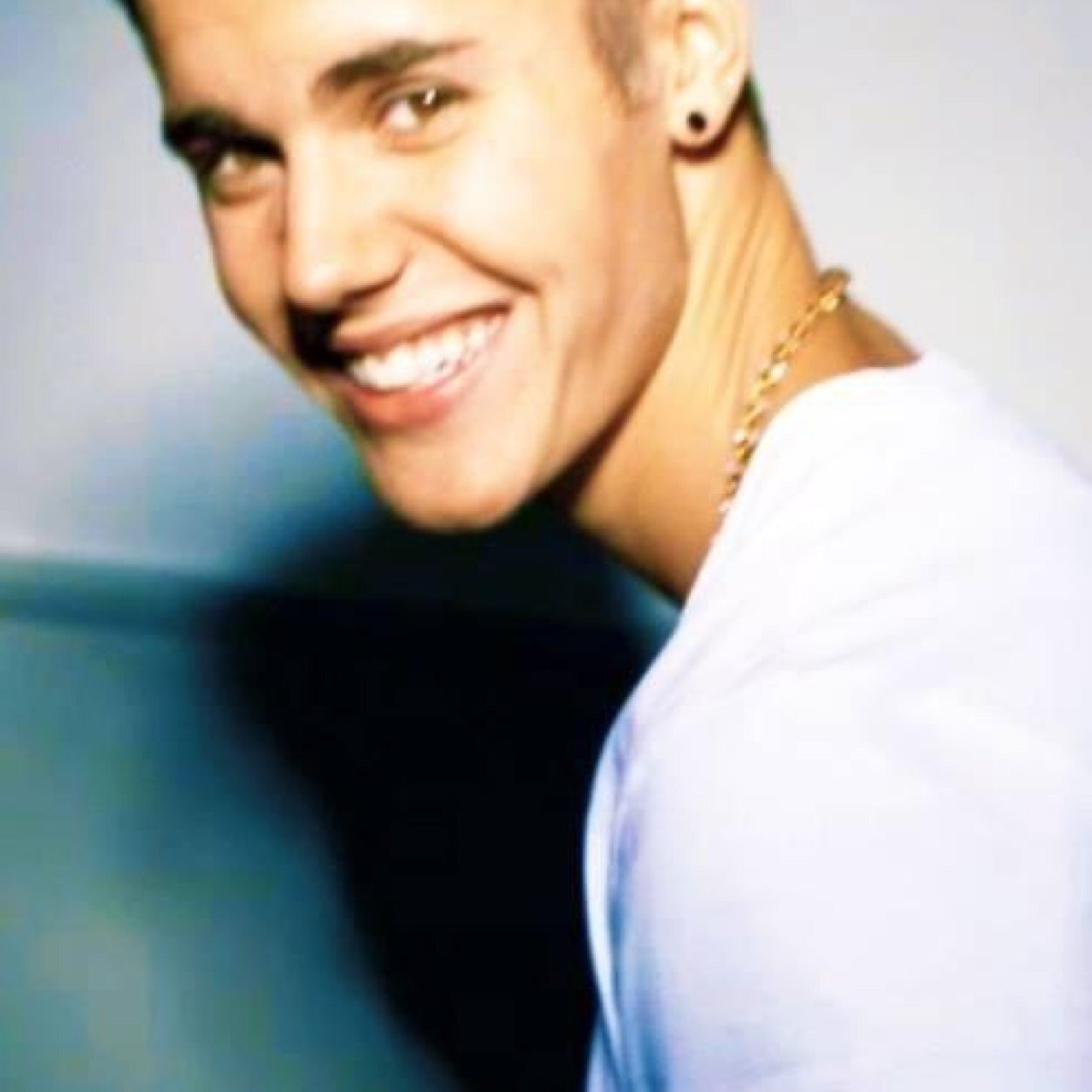 Biebs_Sofia's profile picture. ♡Justin Bieber is my idol, my reason for living, is all. Thanks for everything Justin, i love you so much. -April 9, 2011. -March 23, 2013.♡ @justinbieber ♡