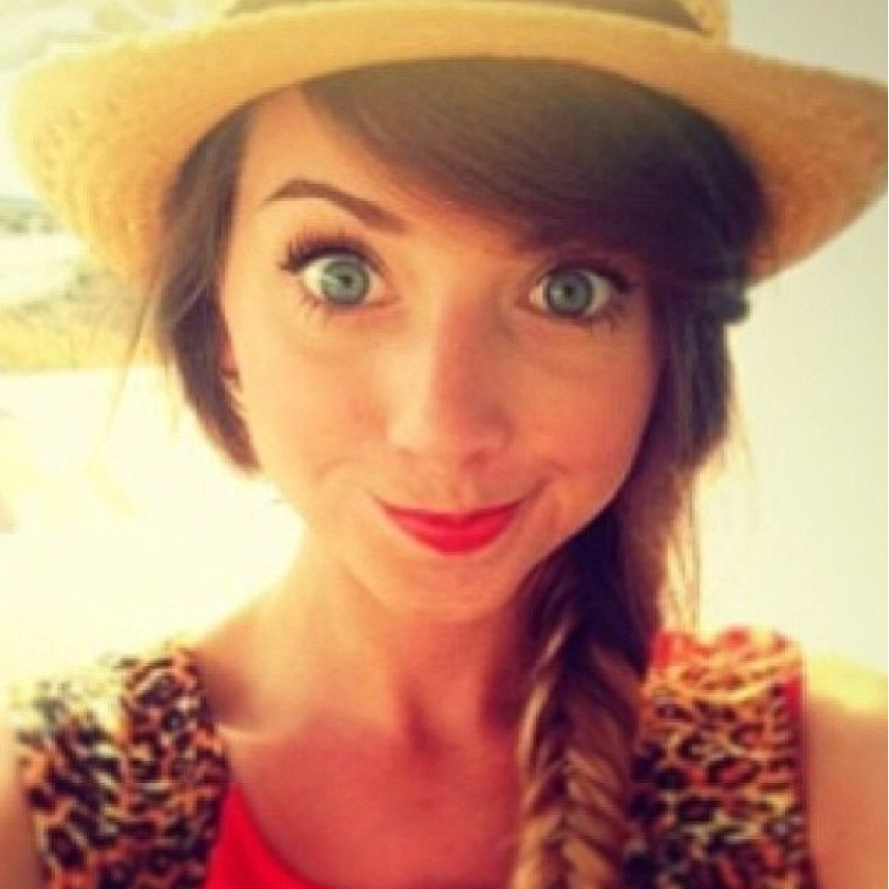 An account dedicated to the one and only lovely Zoe Sugg, AKA Zoella from Youtube. Follow for pictures, facts and information! Alfie favorited 2/1/14 ❤️