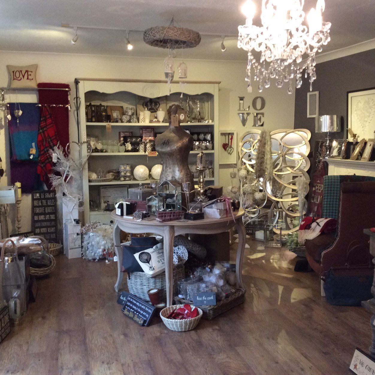 Home Interiors & Giftware shop in Ashby De La Zouch. 
Some look for a beautiful place... we help make your place beautiful.