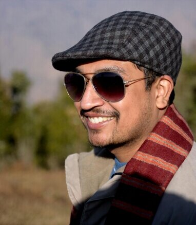 Consultant. Trader. Bibliophile. Wanderlust. MBA. Engineer. Introvert. Private. Passionate.