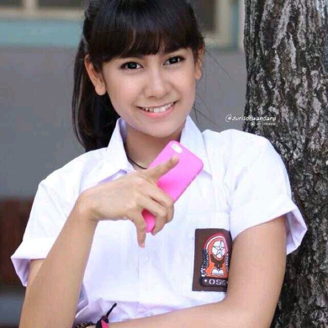We are a little fanbase of @AnisaRahma_Adi | Support her & Cherrybelle | Created [12.01.14] | Cuma bisa on Jumat-Minggu :) | EX: @FeIIy_OfficiaI