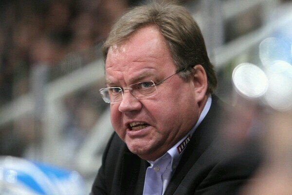Parodia. Suomen paras valmentaja, sekä suomalaisen jääkiekon suunnannäyttäjä. Liiga, Leijonat, HCTPS, NHLfi, u20fi ja Jääkiekko