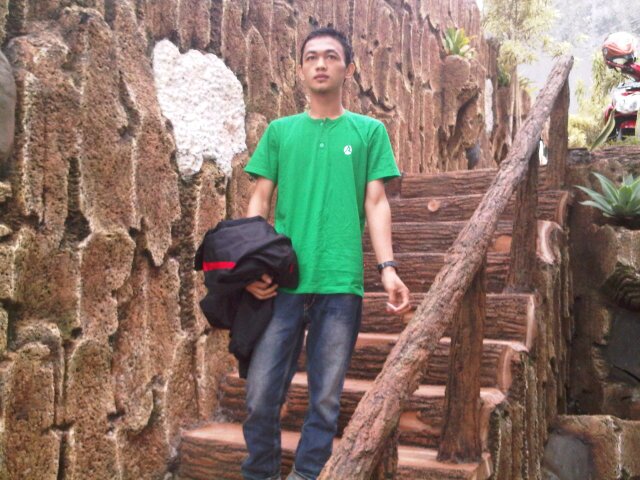 BERJALAN DIJALAN YG LURUS MENUJU KESUKSESAN