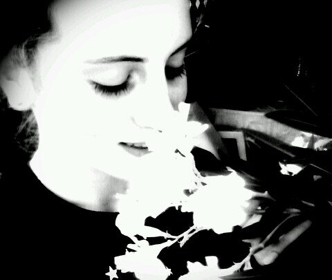 MLucy25's profile picture. Hi...This is me...ordinary girl...who like music, food and animals  :D