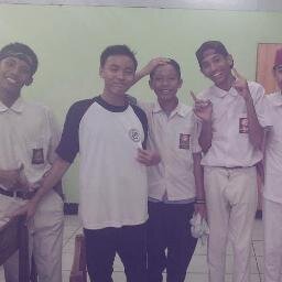 Laras || 09 september 1999 || school at smp TANJUNG || alwals positiv tingking || @aliando26 @prillybea my alwals suport