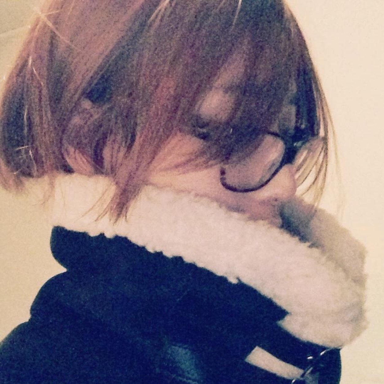 고양이가 많은 삶, 마당 있는 하루, 그리고 다시 고양이. 잡담과 잡지식의 총천연색을 추구해요. 혐오를 혐오하는 치와와-개복치 조합의 하이브리드 마인드의 소유자.