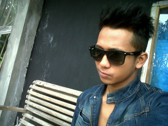 riski_syah53's profile picture. 