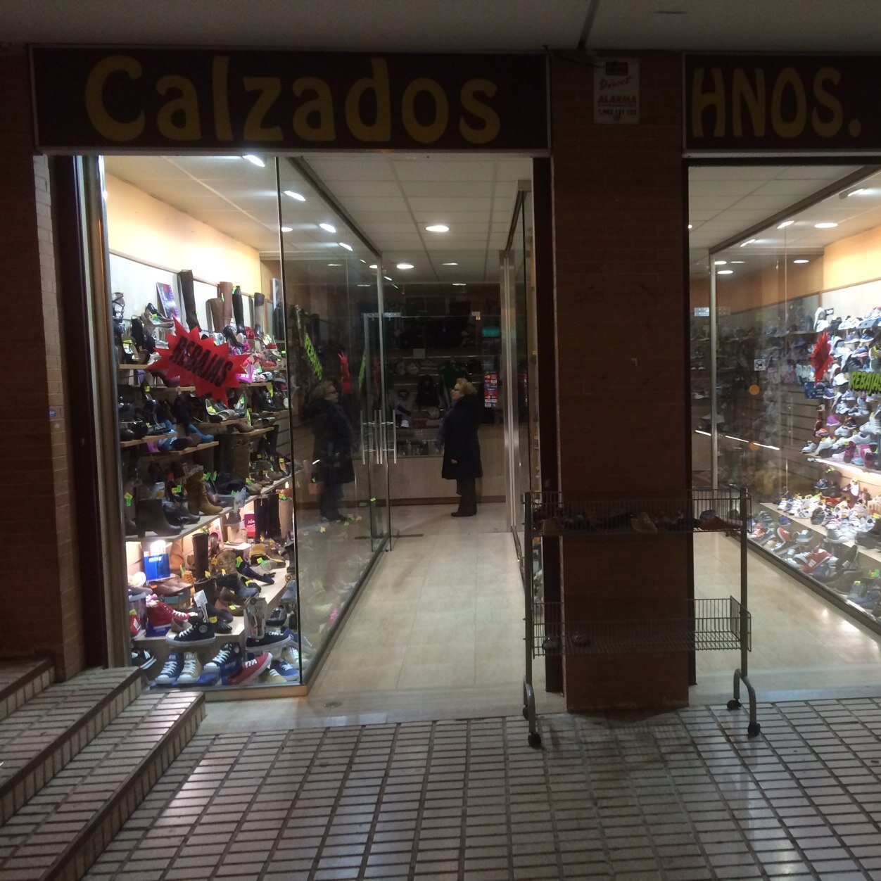 Tienda de calzado desde 1986.