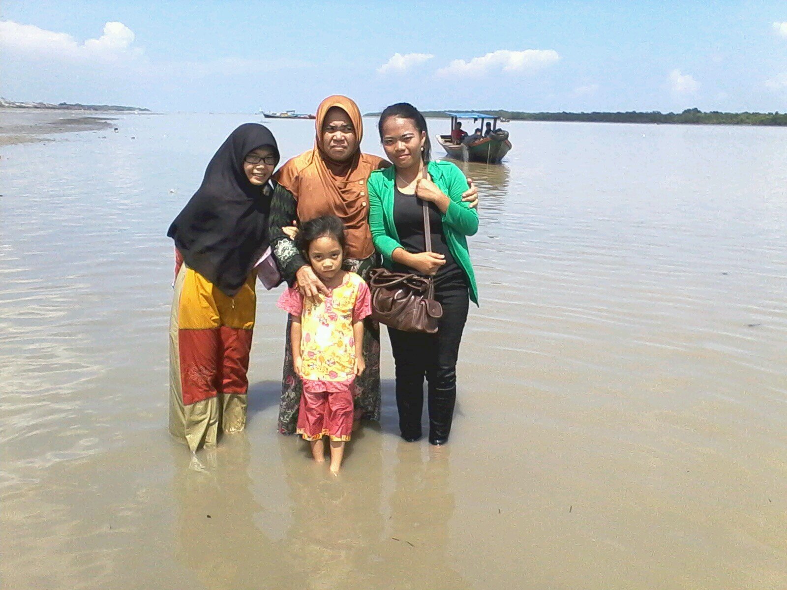 clalu cuek....