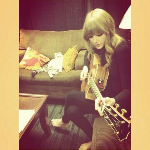 My life is about my queen, Taylor Swift ♔♔♔♔