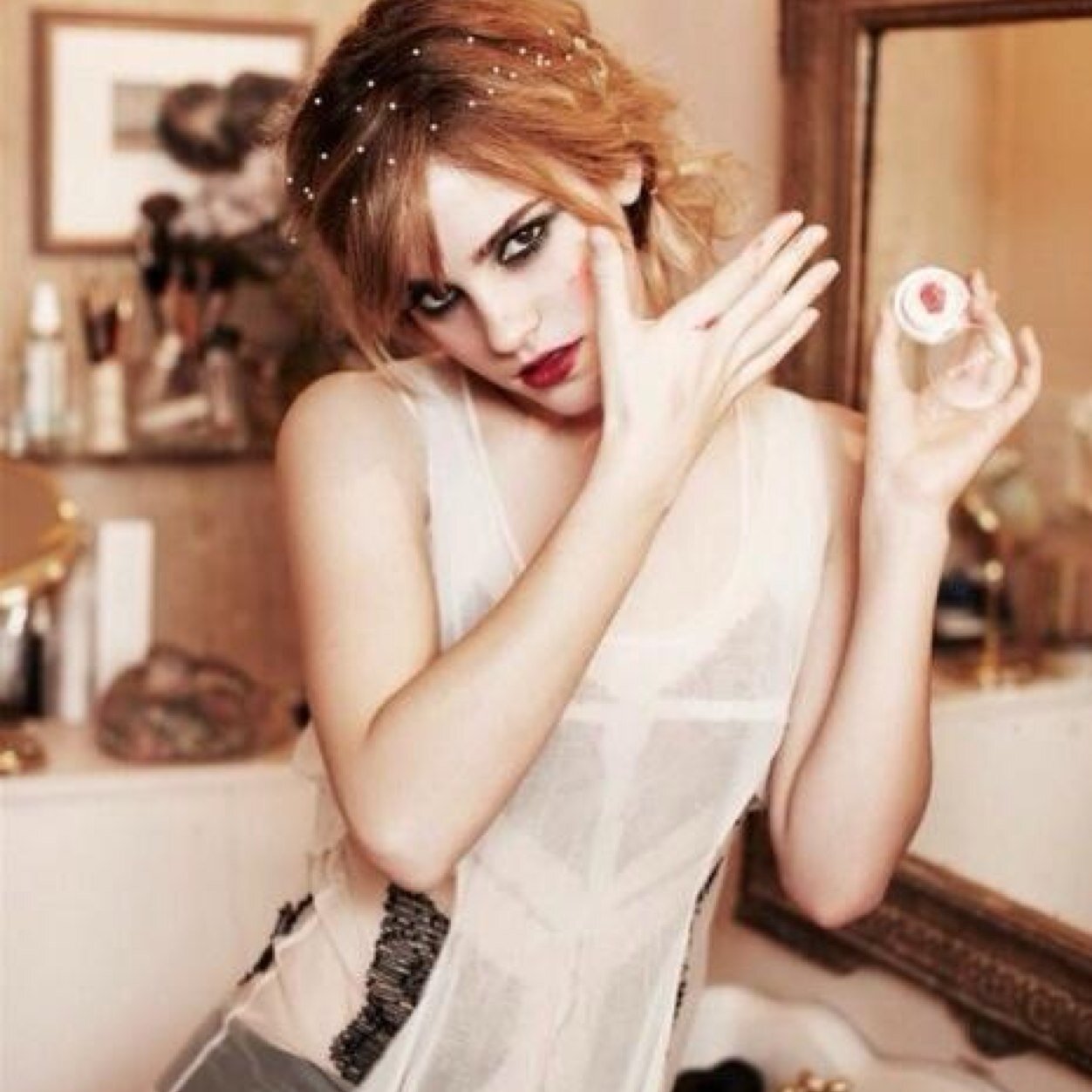 Mmm just call me a working girl Im owned by @VelvetSlutRent but my lovers are @TobiasSarynthia My life belongs to them
