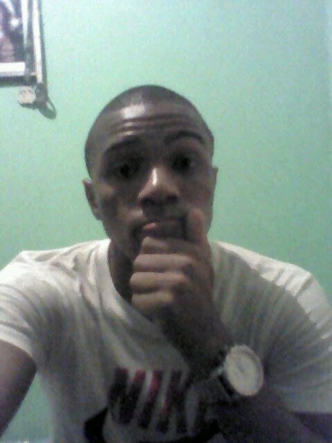 Sou canceriano,tenho 19anos, estou em busca de um sonho com humildade e muita fé, amo muito minha família em especial meus pais *-*