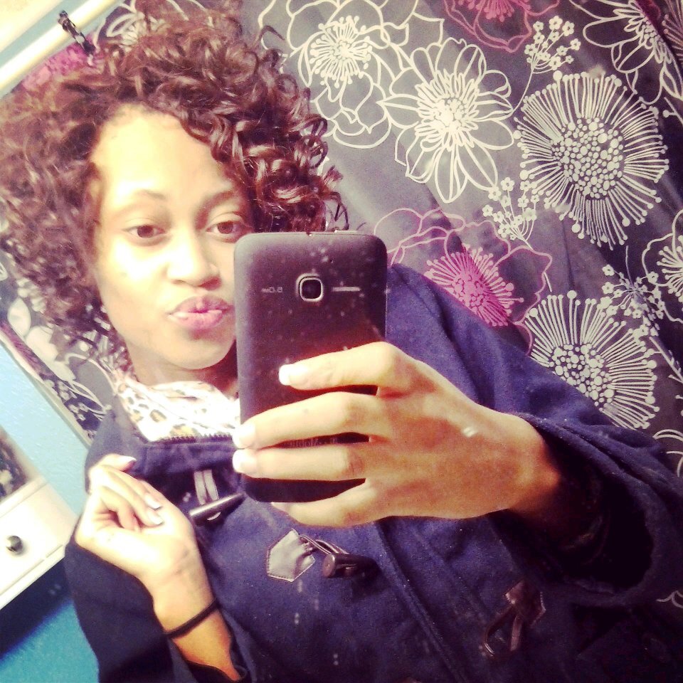 * Aye Mylinn,On Yo Shitt ! Aha But Hey Twitter Birds or Whatever Yall Is . Follow this Red-Bone Tweets Be Funny & She Keep It 3OO .Oh , She Follow Back Too ( ;