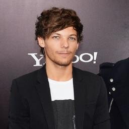 FOLLOW @LiamsperfectD BECAUSE SHE GAVE YOU A FREE FOLLOW! SHE FOLLOWS BACK! :)