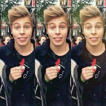 just a reminder that luke loves you :) x~ @CLIFFORDSWEED fav tweet in link and I'll love u forever http://t.co/oazsn0Fii9