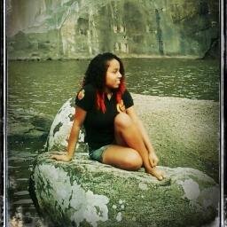 Amo rock, cabelos coloridos, skate e pessoas estranhas e fodas kkk...