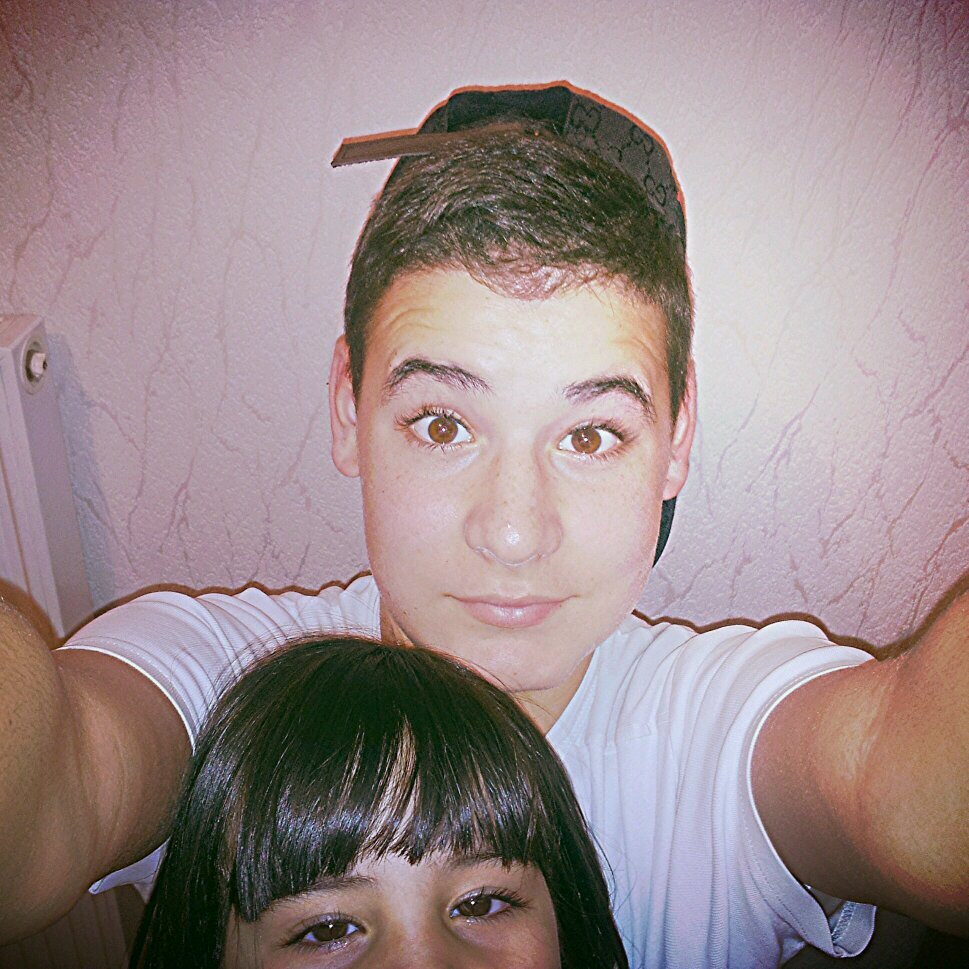 Adam, 14 ans  ! Kaaris et Joke c'est tout ! Instagram : Badam38     Snapchat : Beadam !