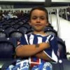 Gosto de jogar futebol, também um pouco de basket.Um dos meus melhores amigos é o Vasco Rodrigues.
