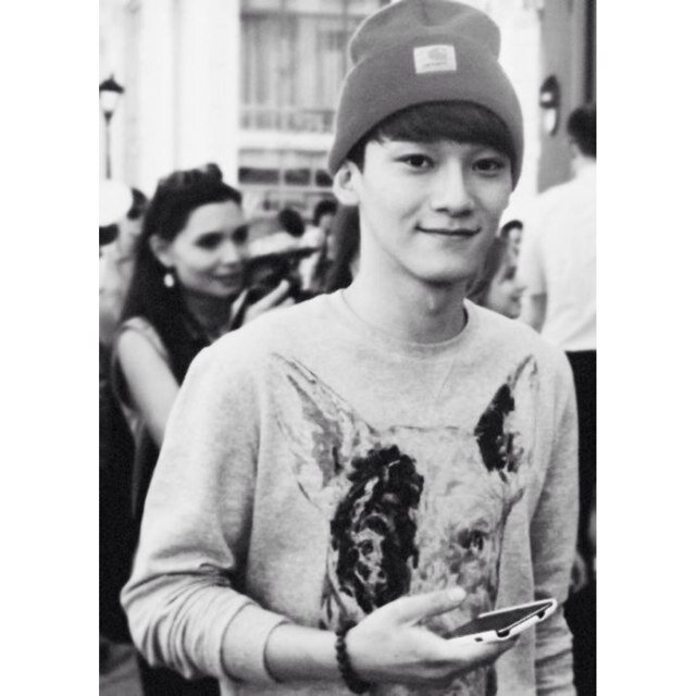 CHENK1M's profile picture. if only Chen will hug me the way he did with Kai 一 JONGDAE PLEASE.