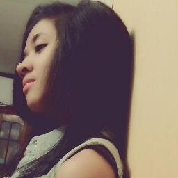17 y/o ♥ Loves music ♥ Lead Vocalist ♥ Simply beautiful ♥ Campus`s Sweetheart ♥ I follow back ツ