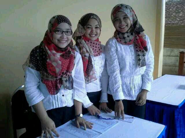 laras267's profile picture. Ga cantik, ga jelek,ga gendut, ga kurus, ga hitam, ga putih, ga jahat, ga ribet, ga simpel, pintar hampir nyampe, tapi bodoh lewat, ±170 cm, ±58kg