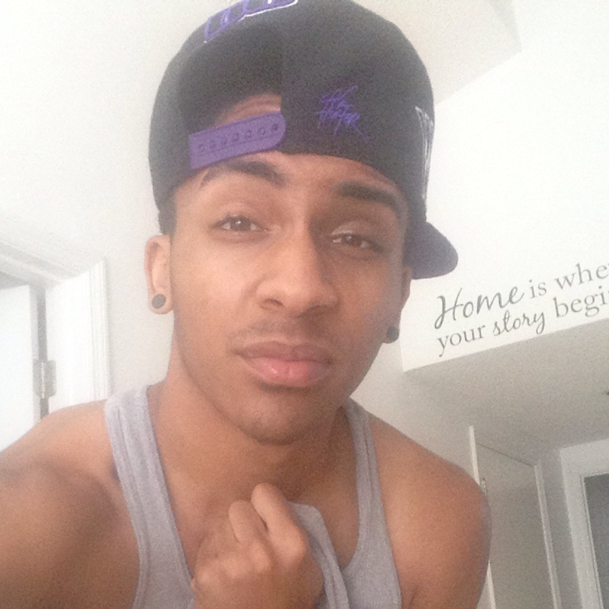 new account 18 yrs old ✨single✨beatmakermodel/artist/~kik: youngprettyboyt/ instagram: t_raw4you ~music is life