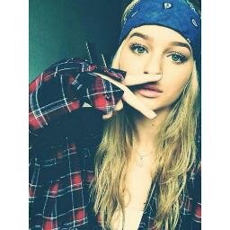 FOLLOW @drugofariana PLEASE