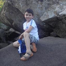 Gosto de futebol, no meu tempo livre gosto de brincar de pega-pega, sou estudante, meu time é o grêmio,   vivo em Nova Pádua , RS, Brasil
