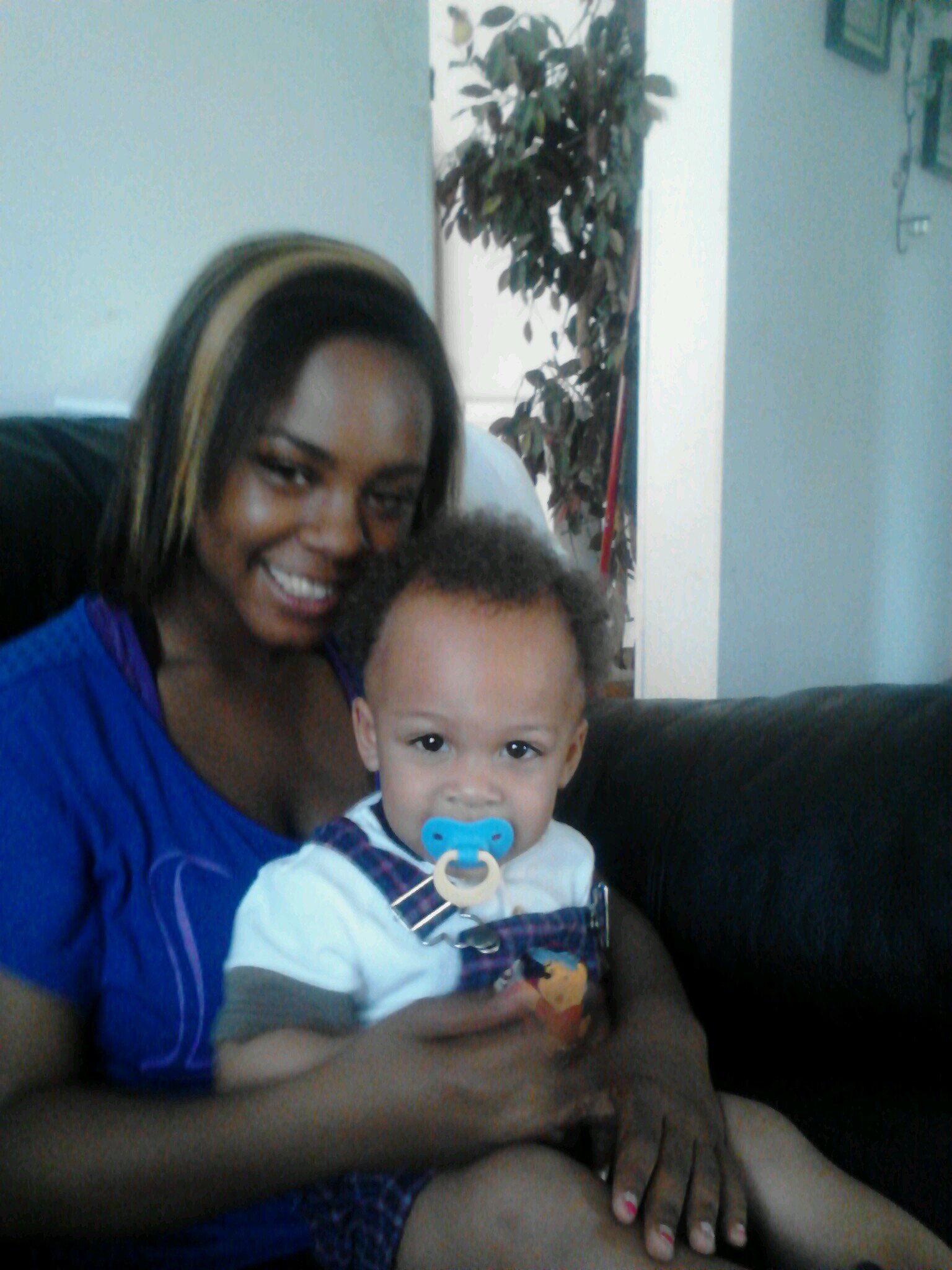 2 Kids Nd Im 18 So What Still Loving Life And The People In Iht. What Dont Break Me Will Make Me stronger 3