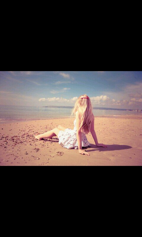 fuck_its_real's profile picture. ik tweet de realiteit van dezen wereld en laat jullie weten dat het niet alrijd voor iedereen zonnenschijn ~