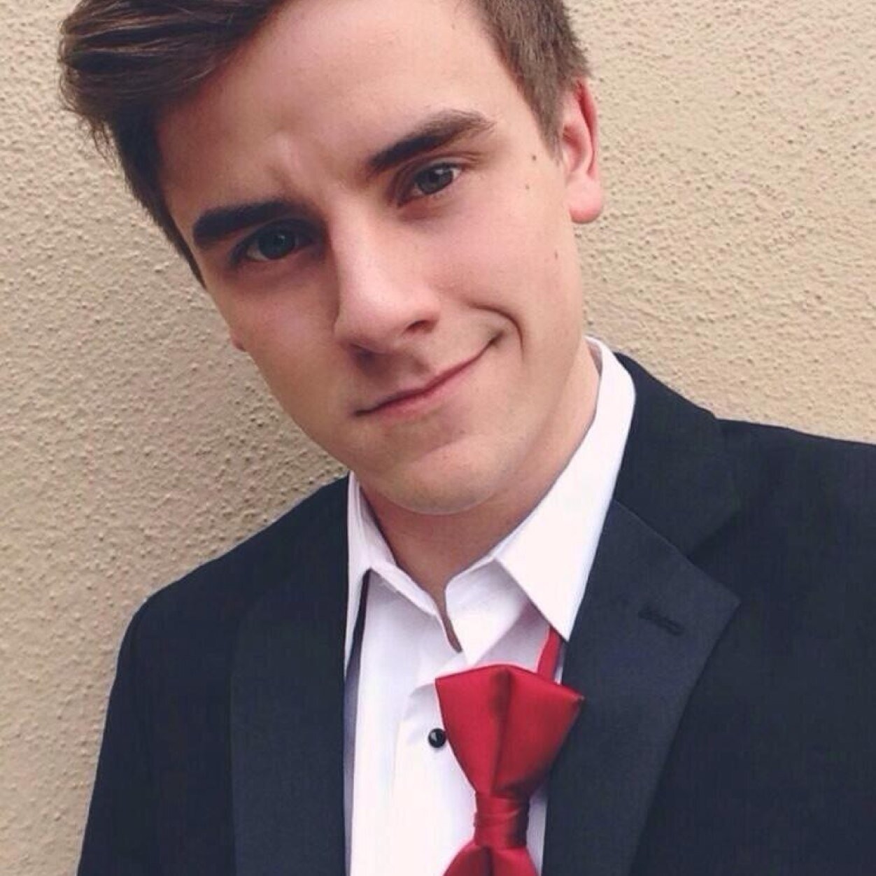 connorshomie's profile picture. i just bow down to 6 boys that changed my life ♡ 0\6 ha ha ha